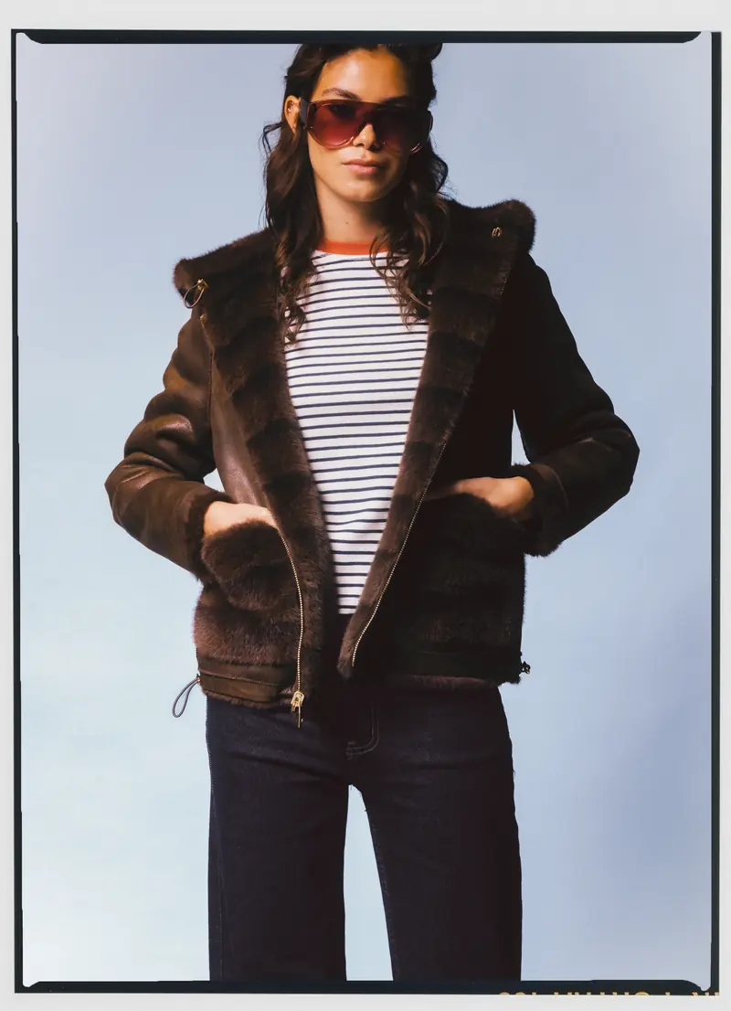 Look L25, Fall Winter 26/27: giubbotto marrone con interno di pelliccia