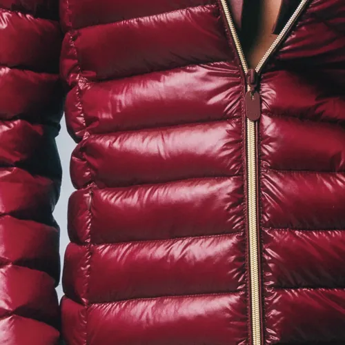 Il bordeaux lucido, dal look L28